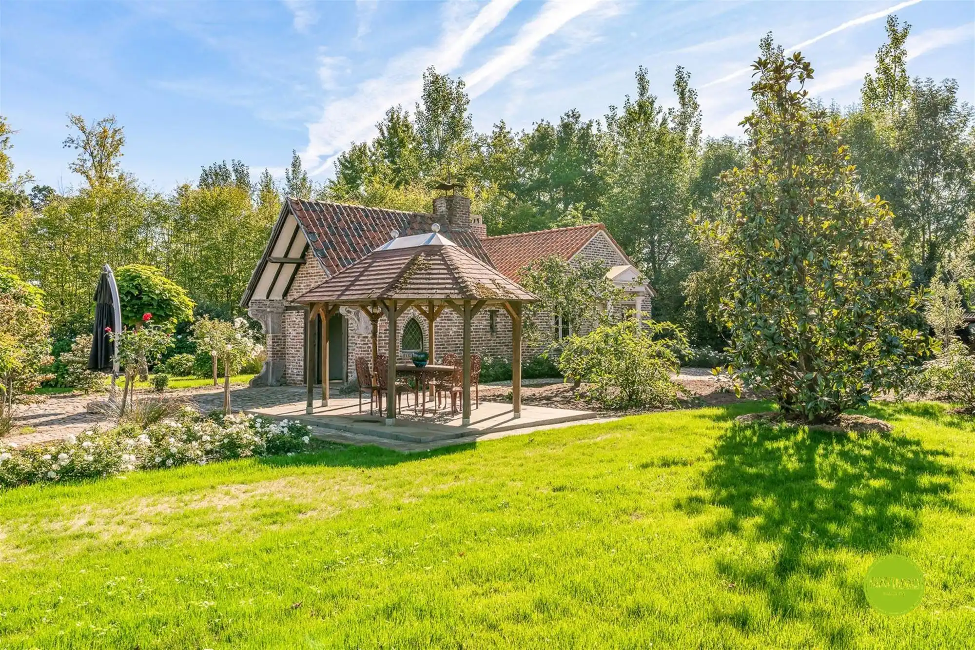 Luxueus gerenoveerde woning met groot stuk grond  foto 46