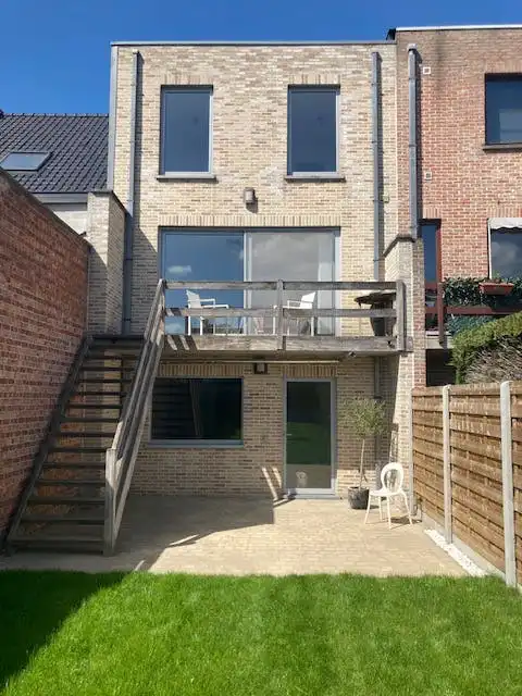 Instapklare bel-etage met 3 slaapkamers en zonnige tuin in hartje Eeklo foto 31