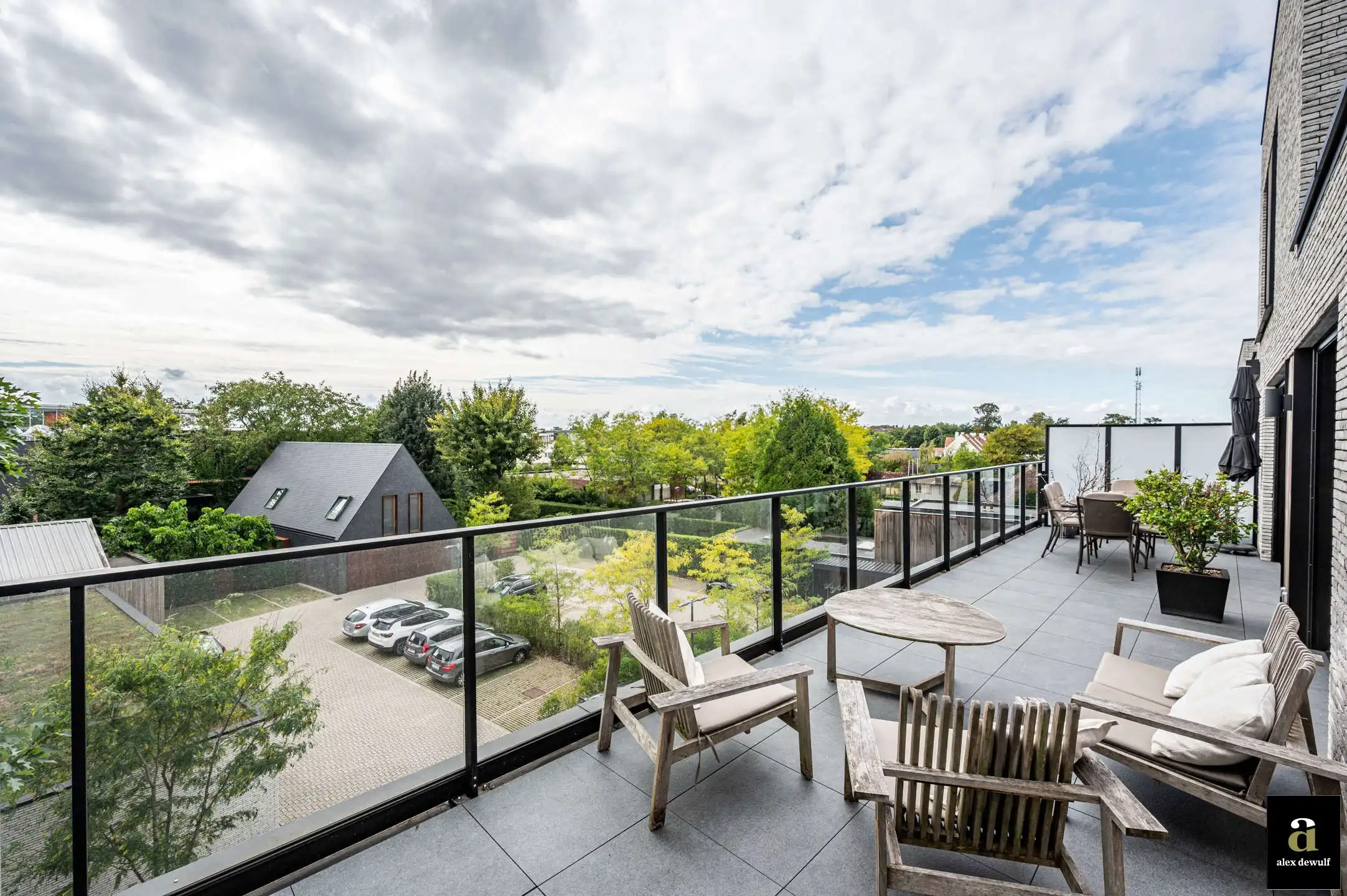 Recent appartement met groot terras, centrum Waregem [Stationsstraat]. foto {{pictureIndex}}