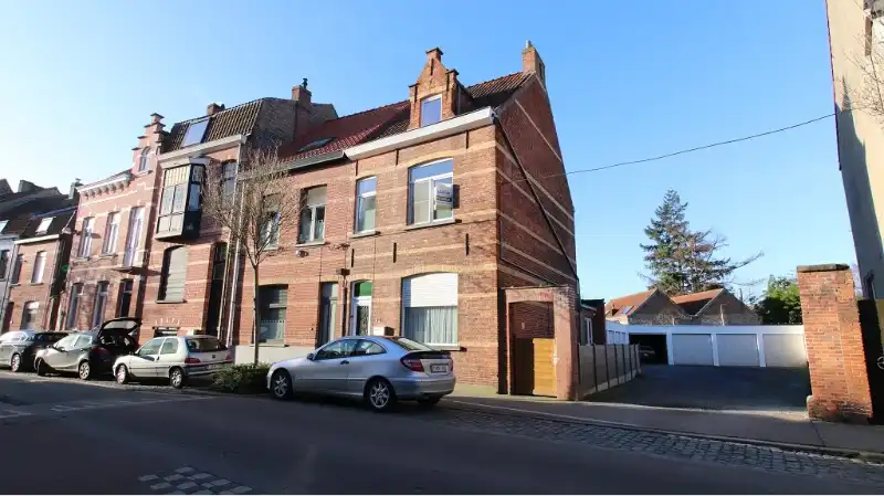 Comfortabele 3-slaapkamerwoning met Terras te huur in Assebroek Brugge foto {{pictureIndex}}