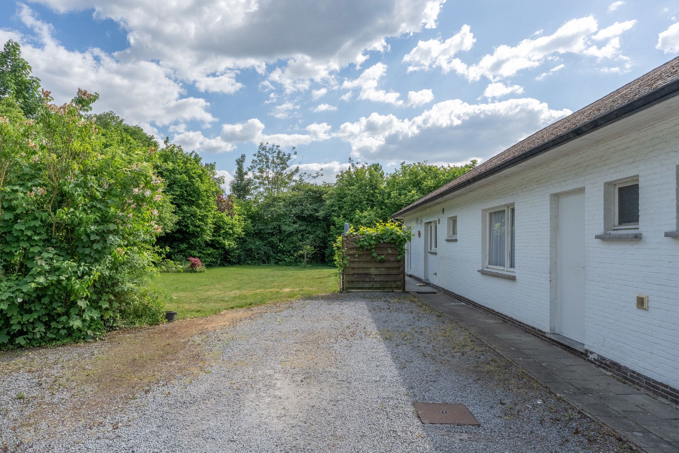 Te renoveren gelijkvloerswoning op mooi perceel van 1.437 m² foto 30