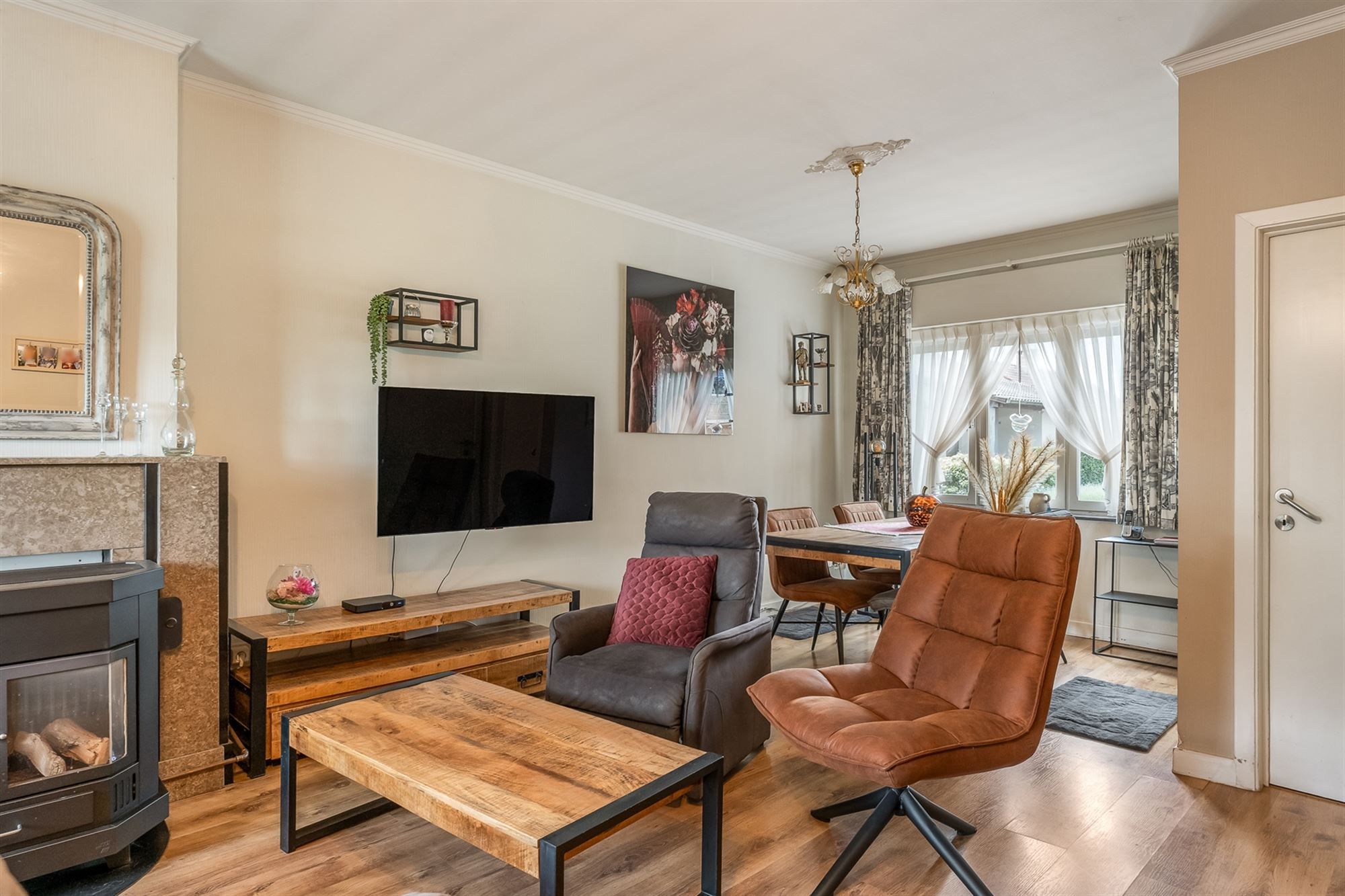 UNIEKE TE RENOVEREN KARAKTERVOLLE LANGGEVELHOEVE MET 2 HUISNUMMERS UITERST RUSTIG GELEGEN TE OOSTHAM foto 3