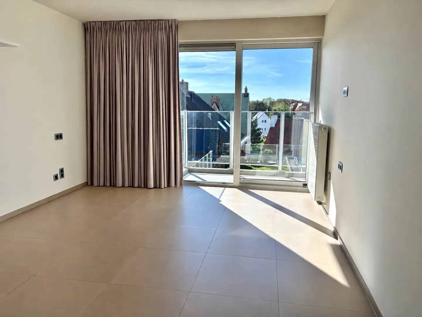 Uitzonderlijk ruim en gerenoveerd duplexappartement met 5 slaapkamers met zonnig terras in Sint-Idesbald foto 12