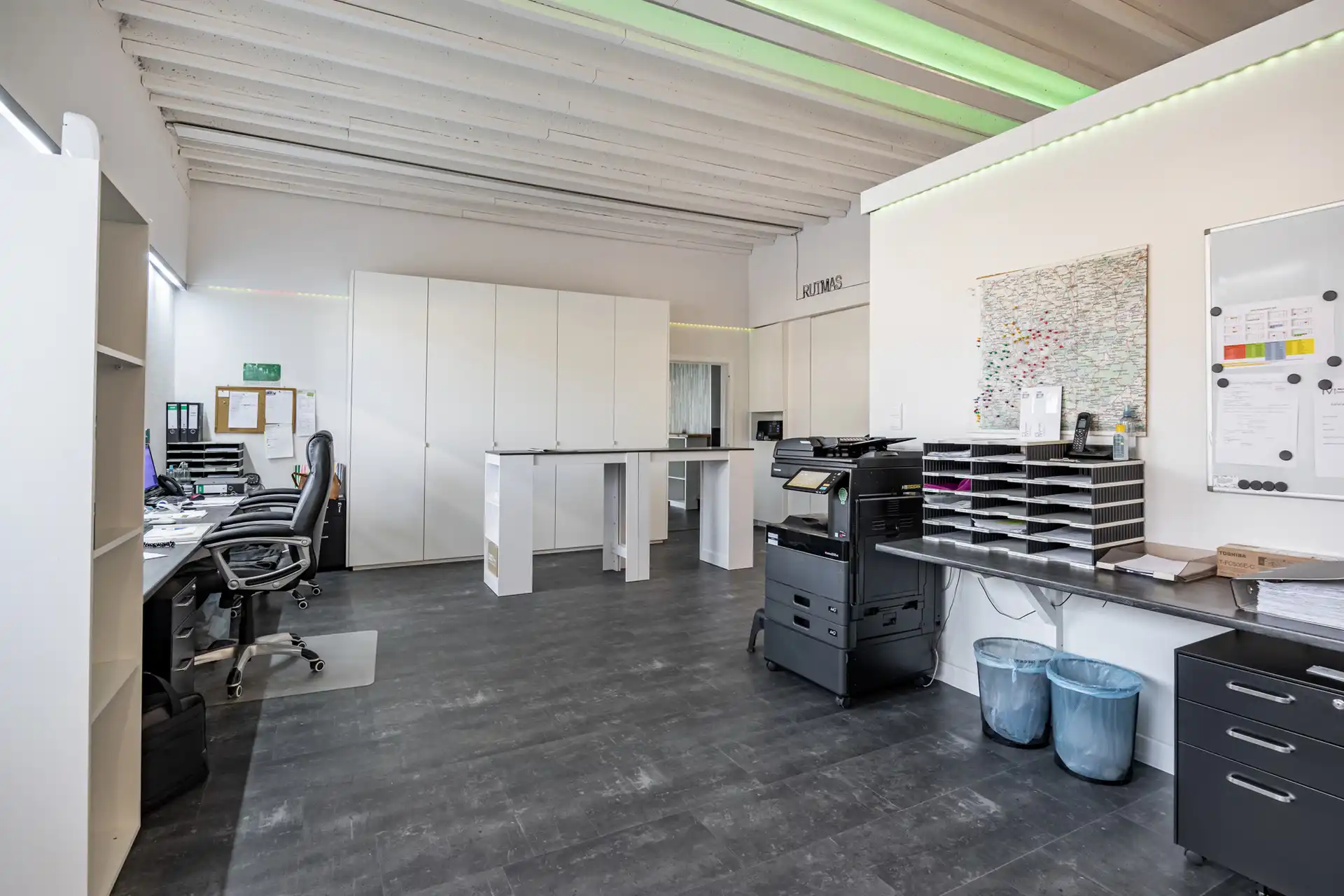 GEBOUW BESTAANDE UIT APP, 3 KANTOORVLOEREN & WERKPLAATS TE BILZEN. foto 22