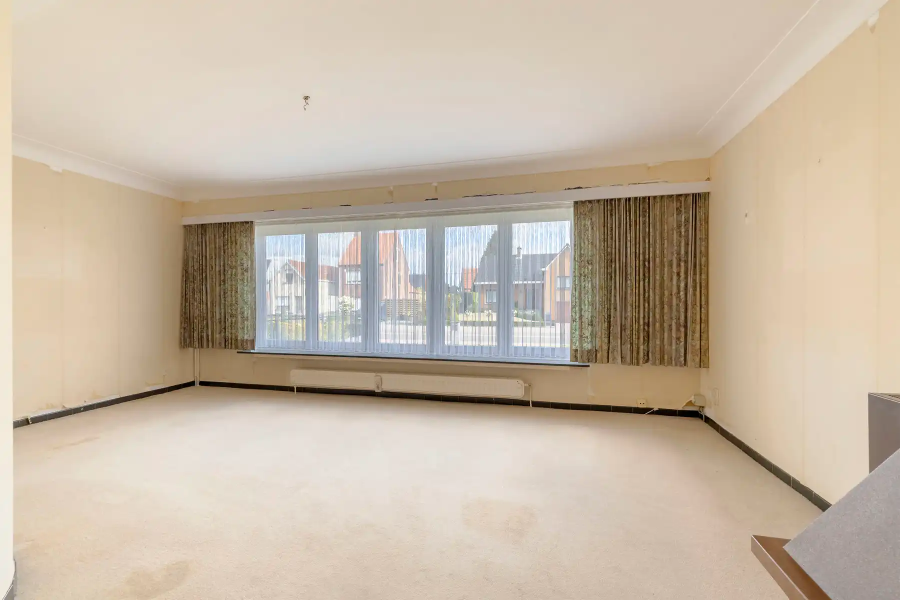 Renovatieproject met 3 slaapkamers, garage en tuin 800 m² foto 14