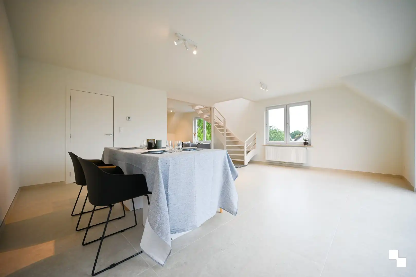 Stijlvol en energiezuinig gerenoveerd duplexappartement in kleinschalige residentie te Emelgem, Izegem foto 6