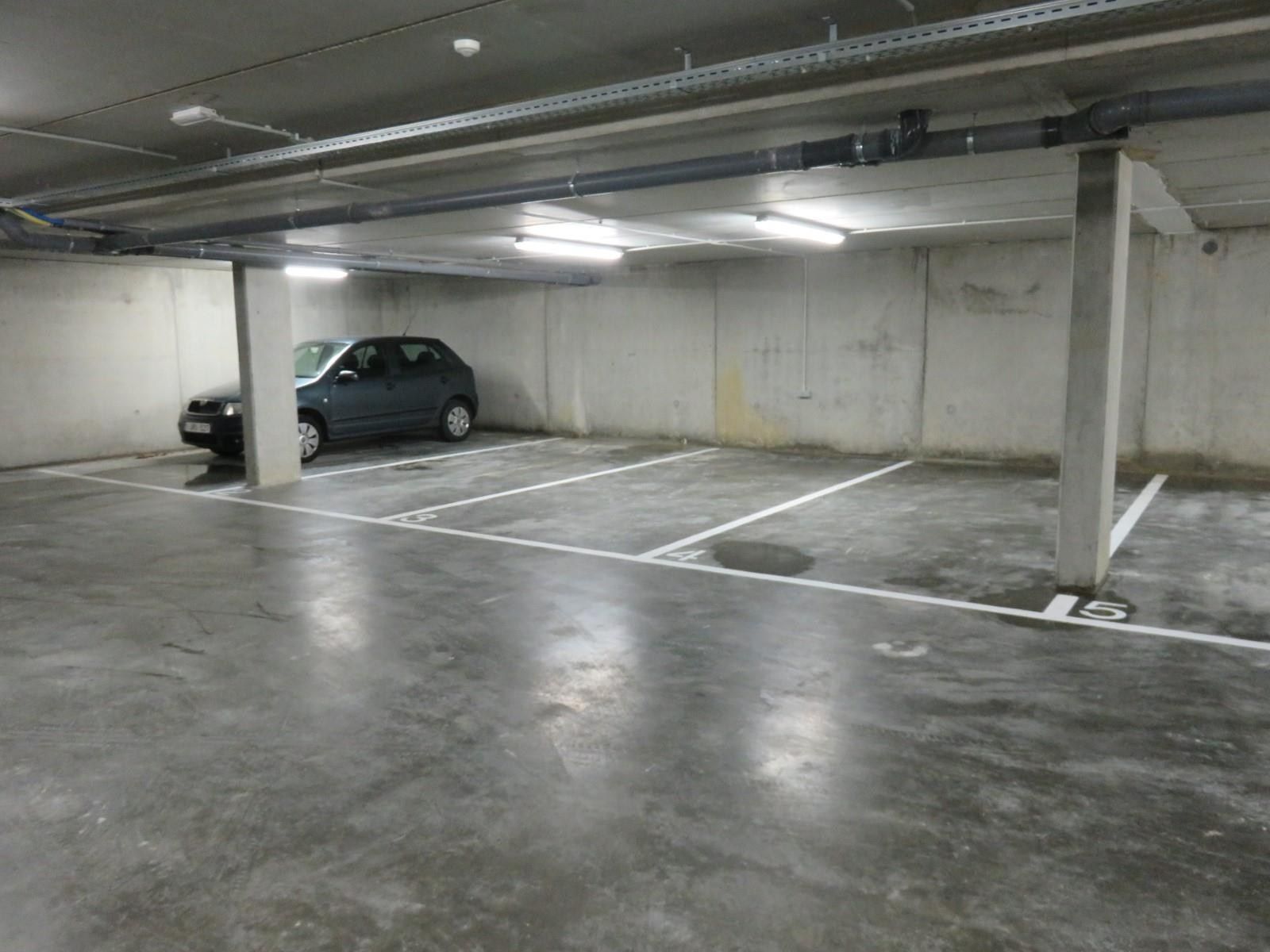 Dakappartement met 2 slaapkamers, terras en autostaanplaats! foto 18
