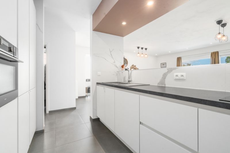 Mooie recente woning met 4 slaapkamers op 410m² foto 8