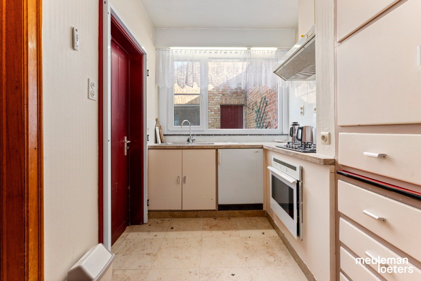 Te renoveren woning met ruime tuin foto 6