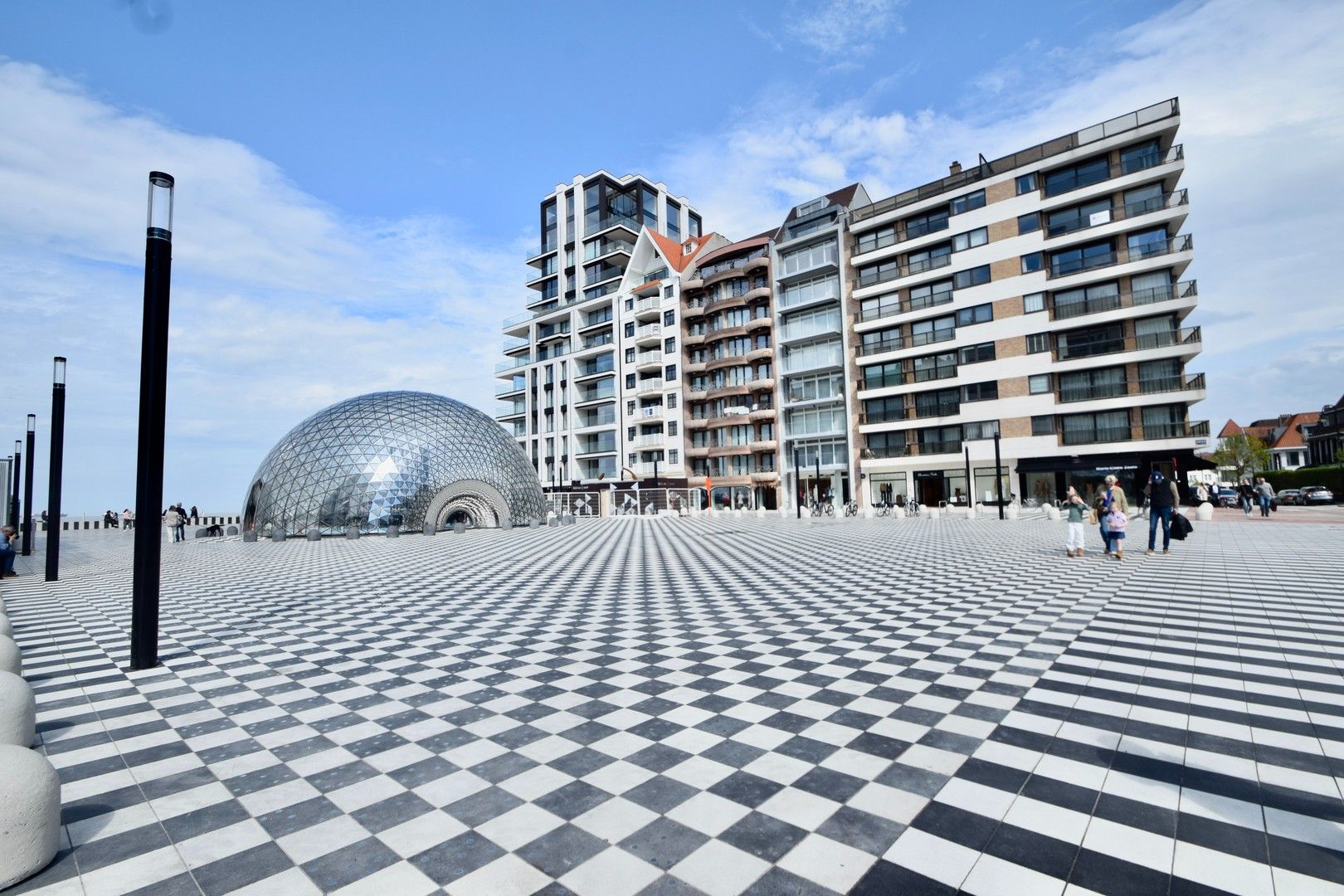 Ruime garagebox te koop heel goed gelegen onder het Albertplein. foto 3