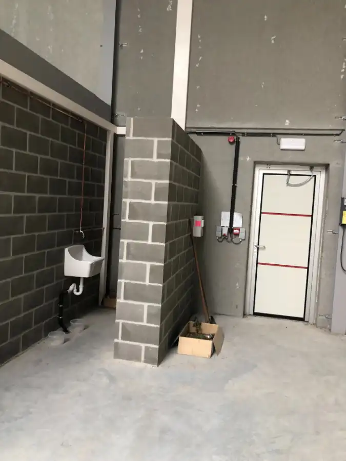 BEDRIJFSGEBOUW / STOCKAGERUIMTE foto 17