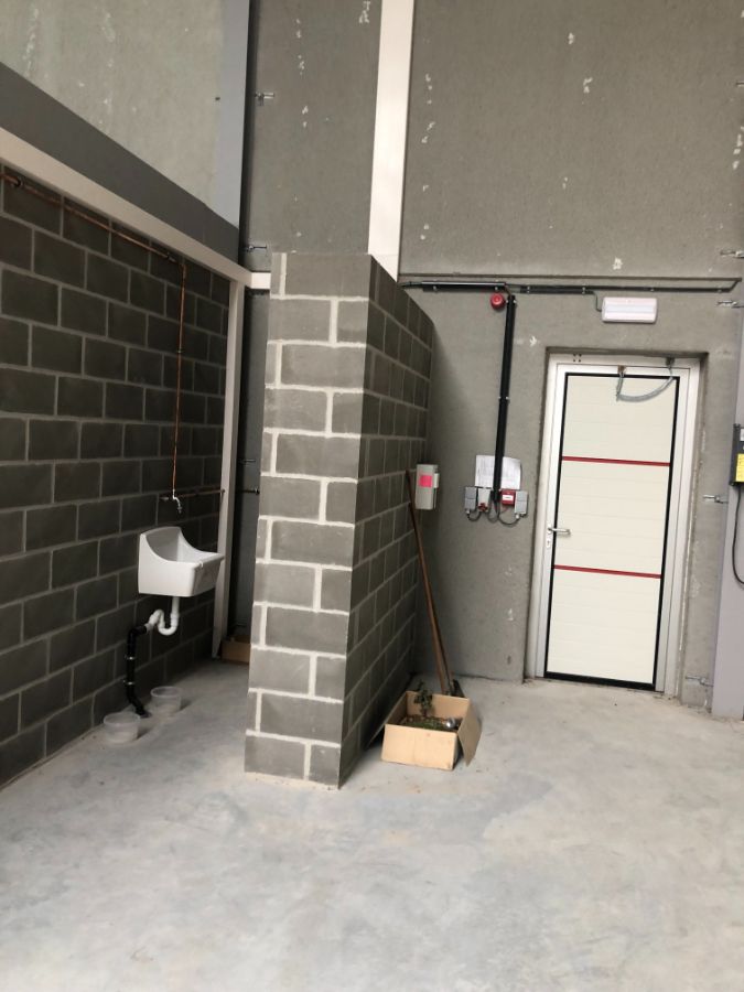 BEDRIJFSGEBOUW / STOCKAGERUIMTE foto 11