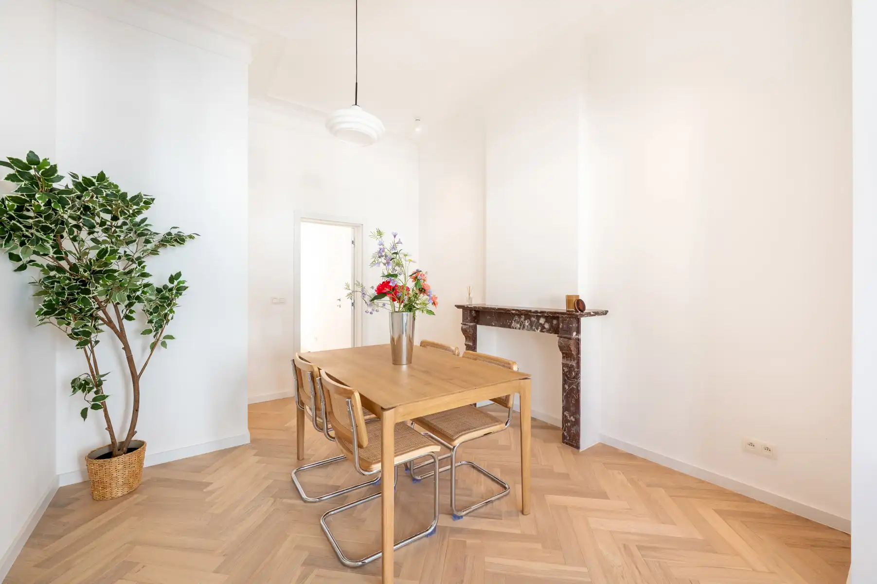 Appartement vol authentieke charme nabij de Dageraadplaats foto 7