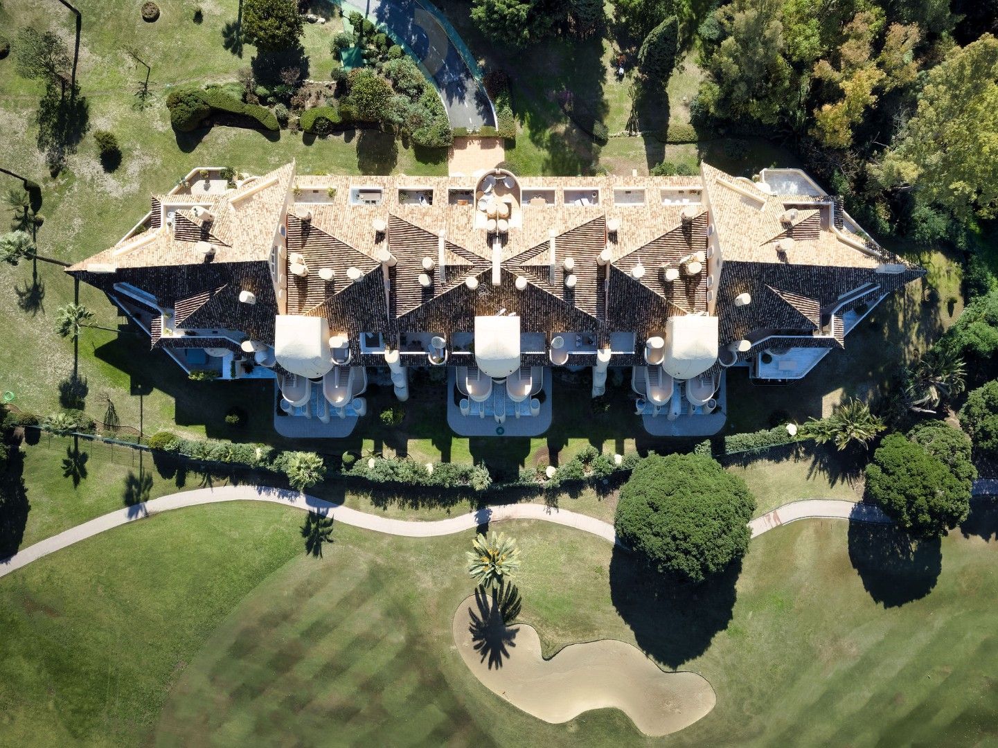 Luxe eerstelijns golf complex in Las Brisas Country Club, Nueva Andalucía - Marbella. foto 2