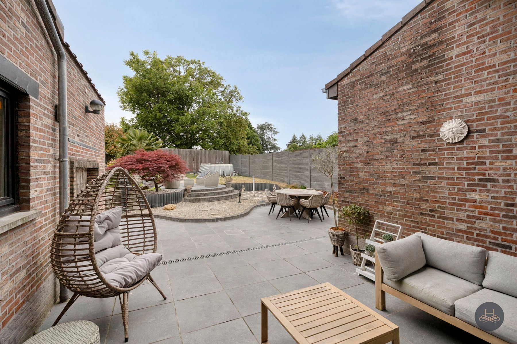 Gerenoveerde, unieke grote woning met ingerichte tuin foto 24