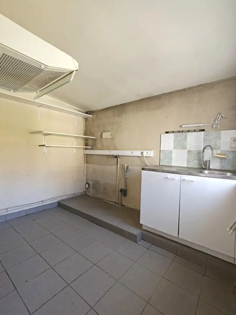 Zonnebeke - Ruime halfopen woning met 4 slaapkamers, bureel en grote tuin foto 14