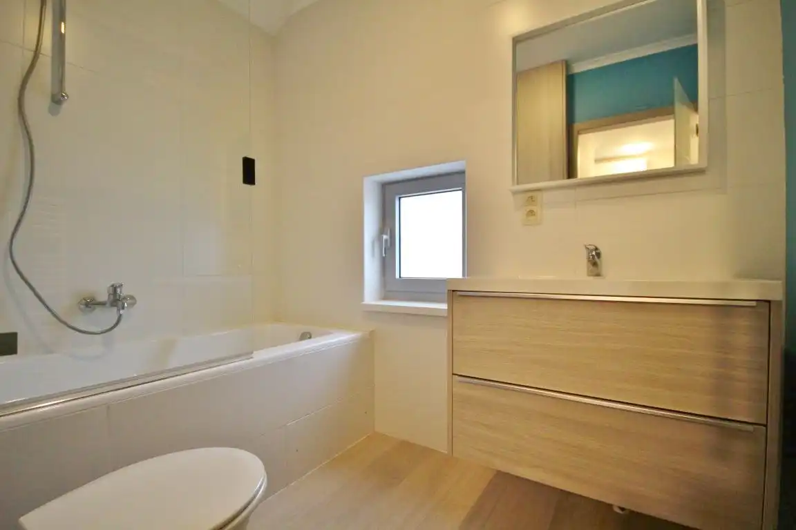 Zeer ruime woning net buiten het stadscentrum! foto 31