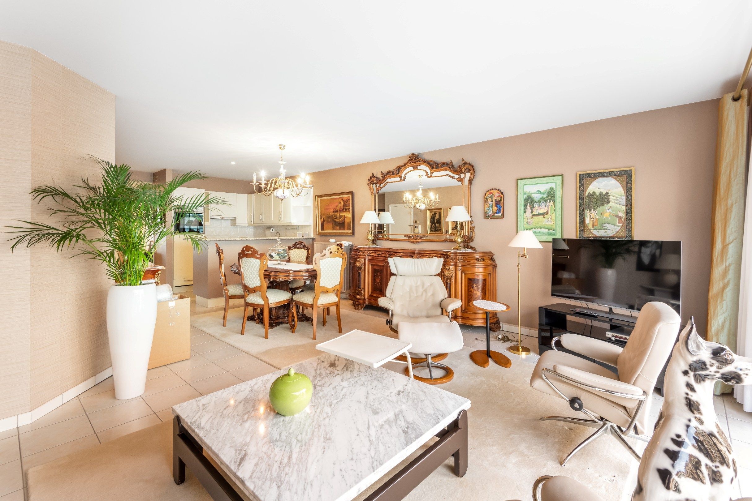 Zeer centraal gelegen, ongemeubeld appartement in de Dumortierlaan op enkele stappen van de Lippenslaan en de Zeedijk. foto 4