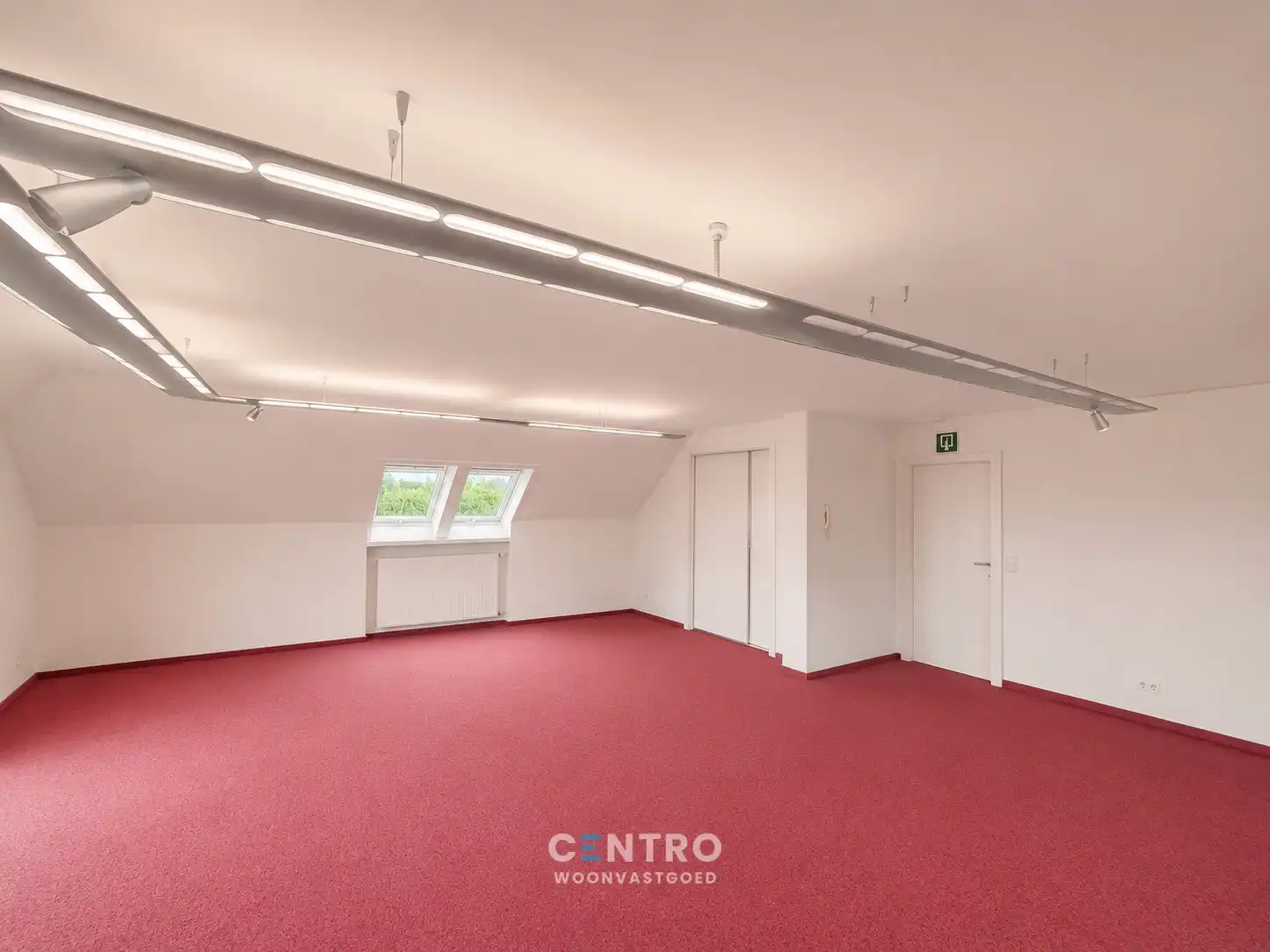 Vrijstaande VILLA (430m²) op een hoekperceel van ± 1.200 m² op invalsweg Roeselare (vlakbij de ring R32). Ook ideaal als KANGOEROEWONING. foto 22