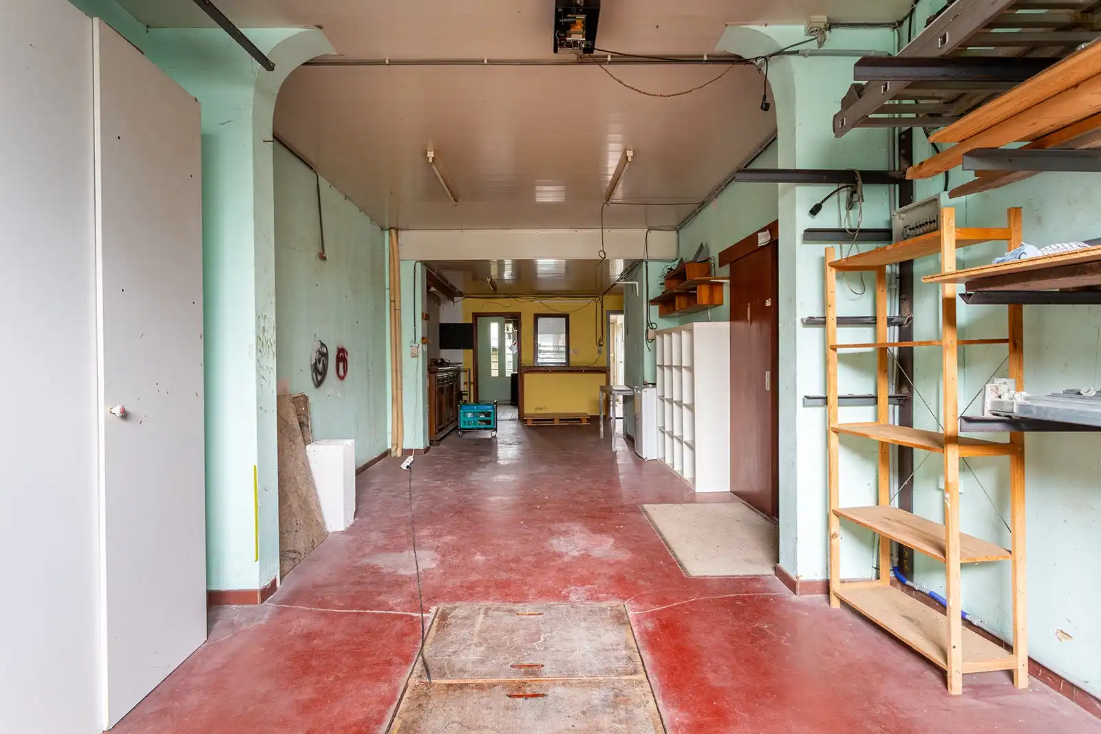 Lichtrijke bel-etagewoning met dubbele garage en ruime tuin foto 4
