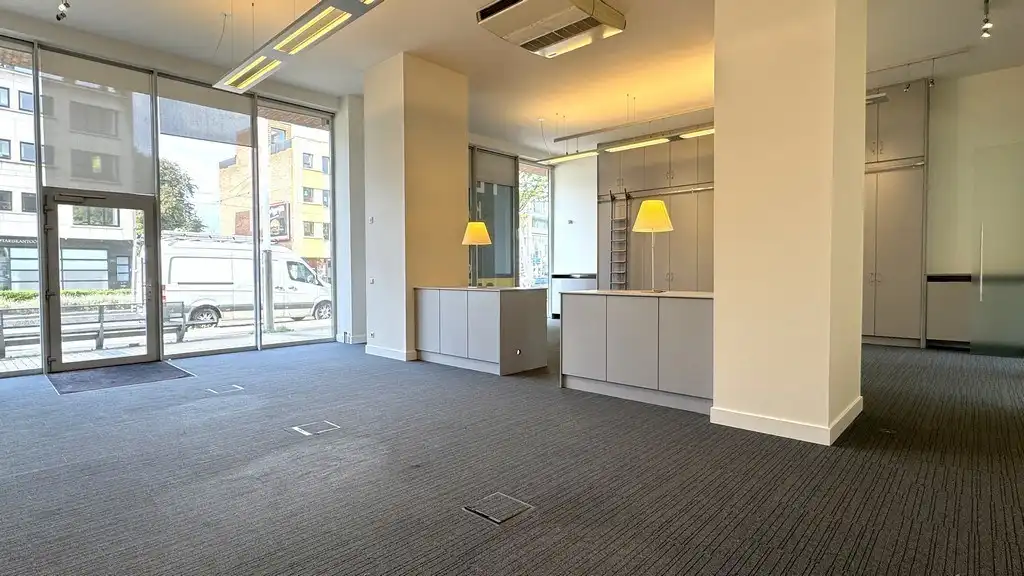 Commercieel gelijkvloers kantoor te koop nabij Singel te Berchem foto 10