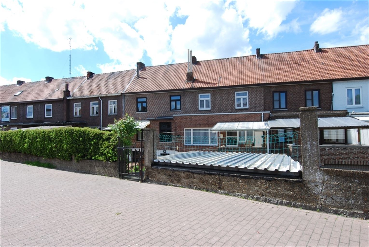 Te renoveren stadswoning met 4 slaapkamers, inpandige garage, en een gezellig stadstuintje, gelegen in het centrum van Maaseik. foto 15