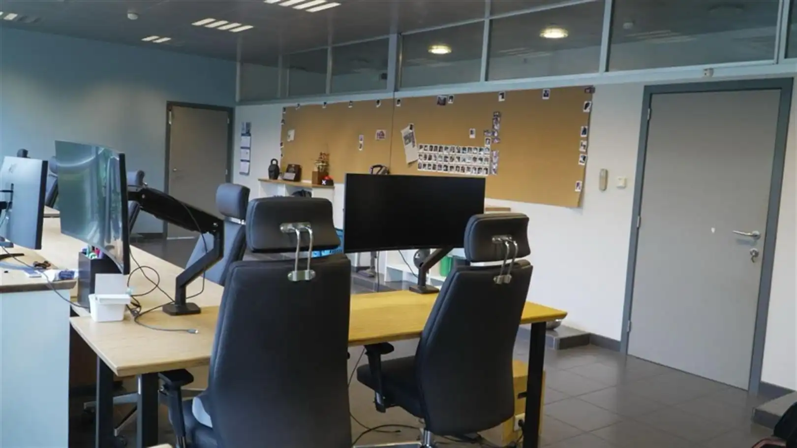 Magazijn met kantoren op toplocatie in Zwijnaarde foto 21