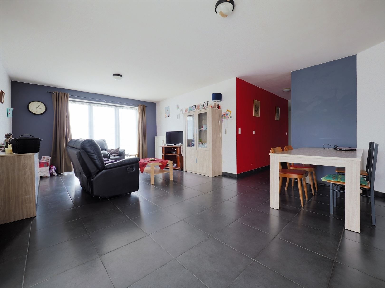 Ruim gelijkvloers appartement met terras en garage te Sint-Amands  foto 3