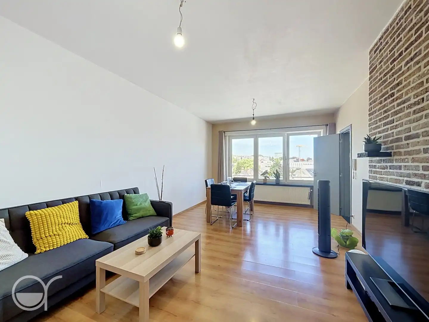 Een mooi 2-slaapkamer appartement vlakbij het Sint-Pietersstation foto {{pictureIndex}}