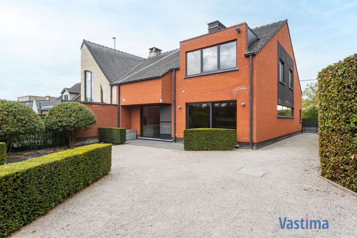 Ruime instapklare gezinswoning met zonnige tuin en garage foto 28