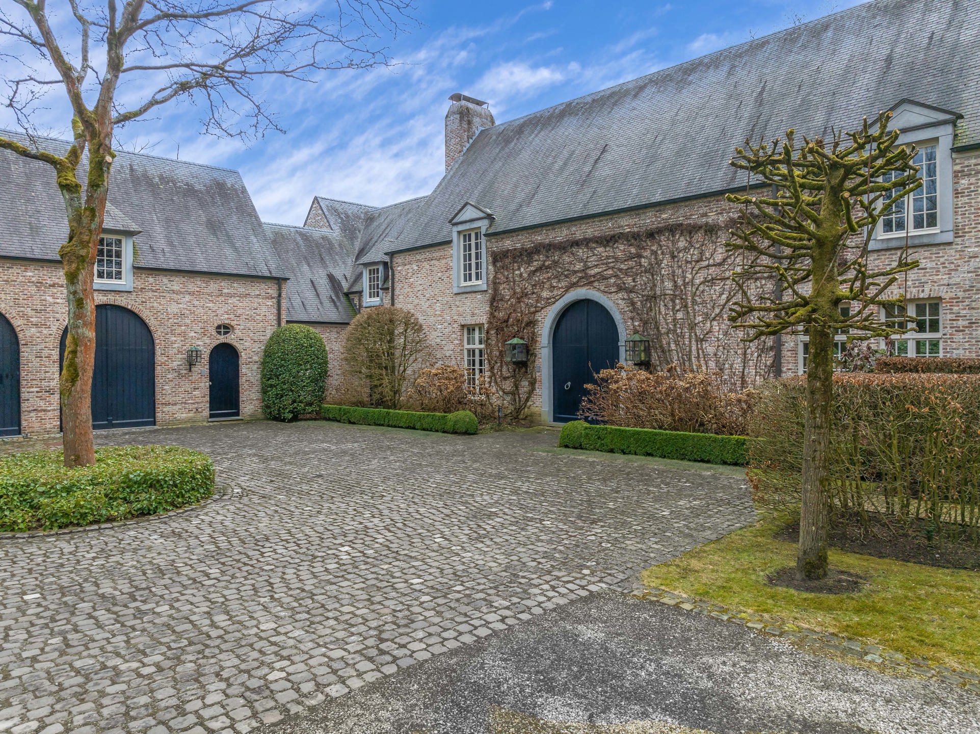 Exclusieve kasteelhoeve met zwembad op 2,7 ha grond, grenzend aan natuurgebied foto 11