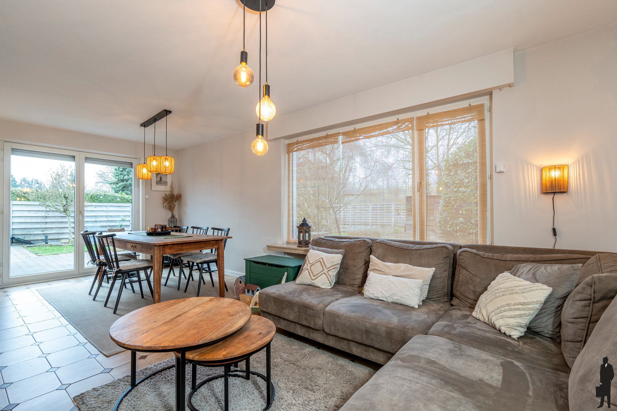 Gezinswoning met garage, tuin en 3 slaapkamers op 527 m² foto 4