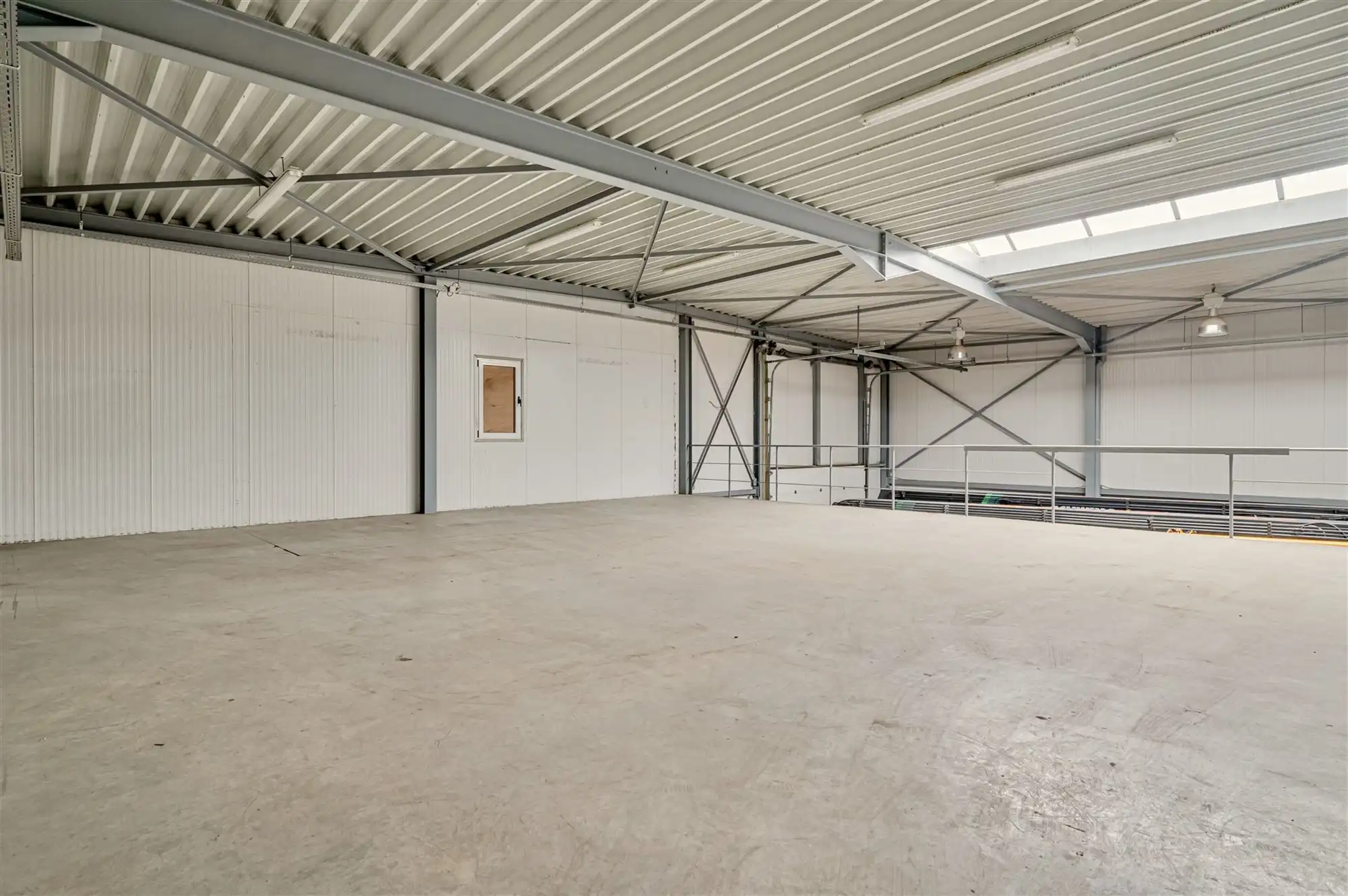 Zeer goed gelegen magazijn van ca 450 m2 foto 5