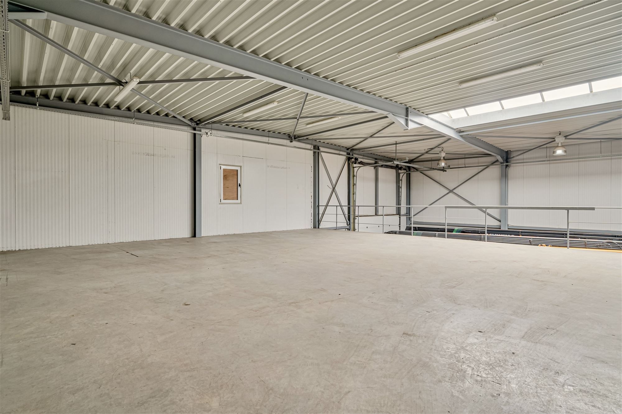 Zeer goed gelegen magazijn van ca 450 m2 foto 5