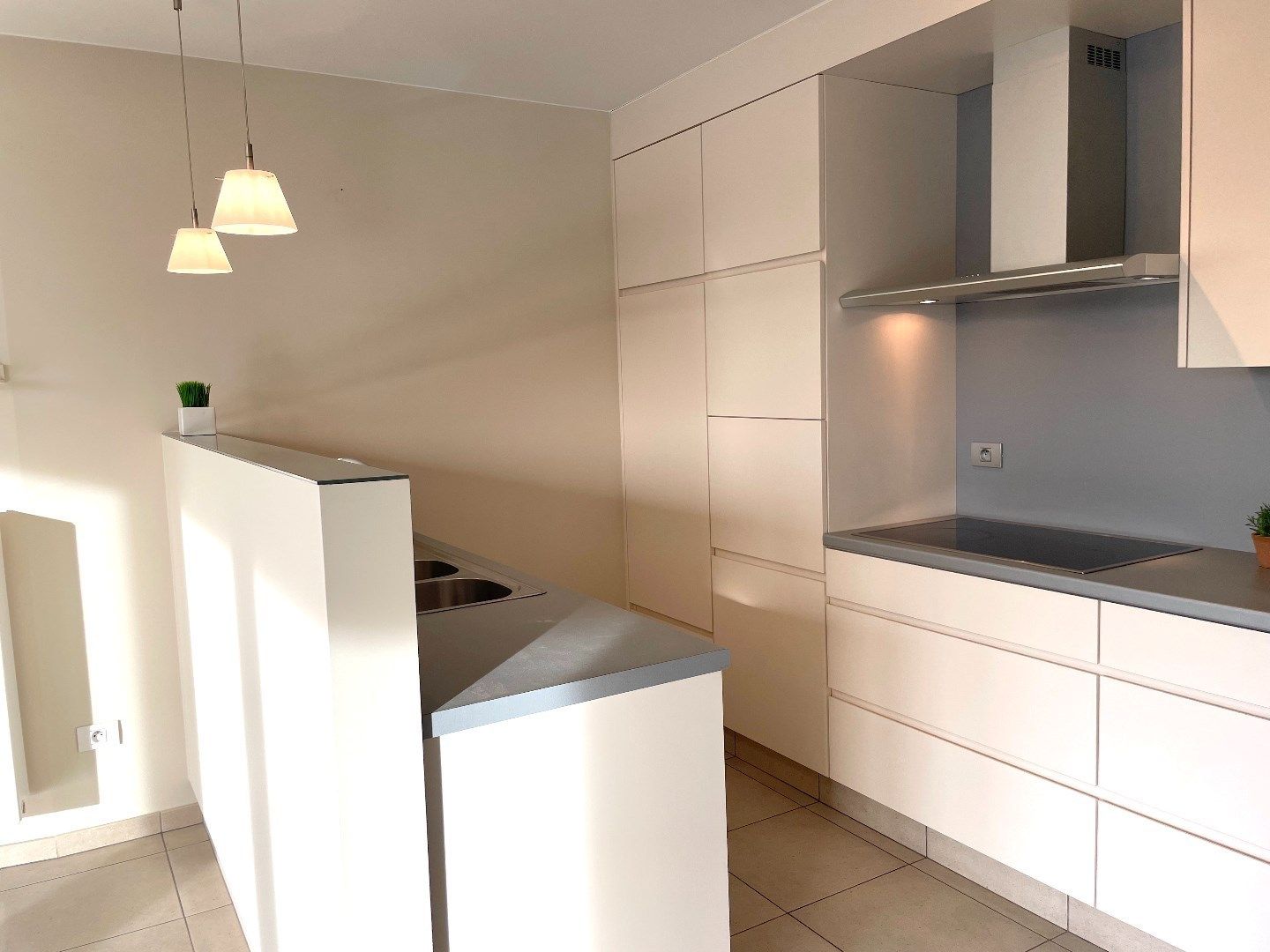 Uiterst lichtrijk appartement met heel groot terras en garage! foto 9