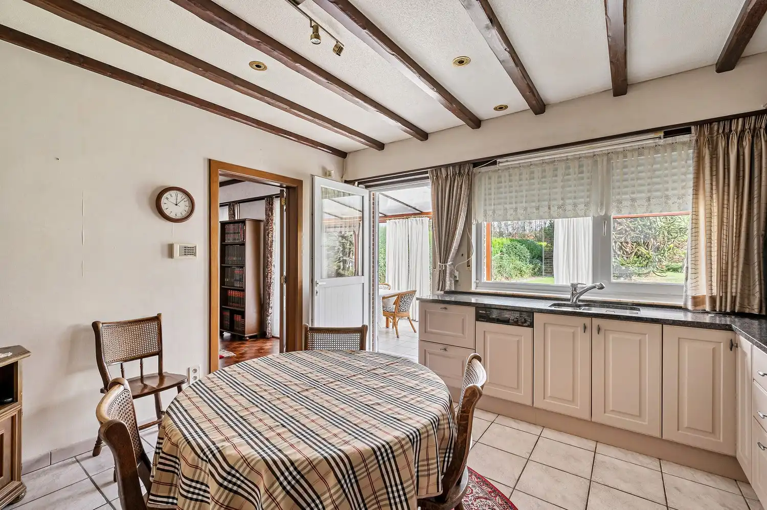 Laagbouwwoning op prachtig perceel van 2196m² foto 18
