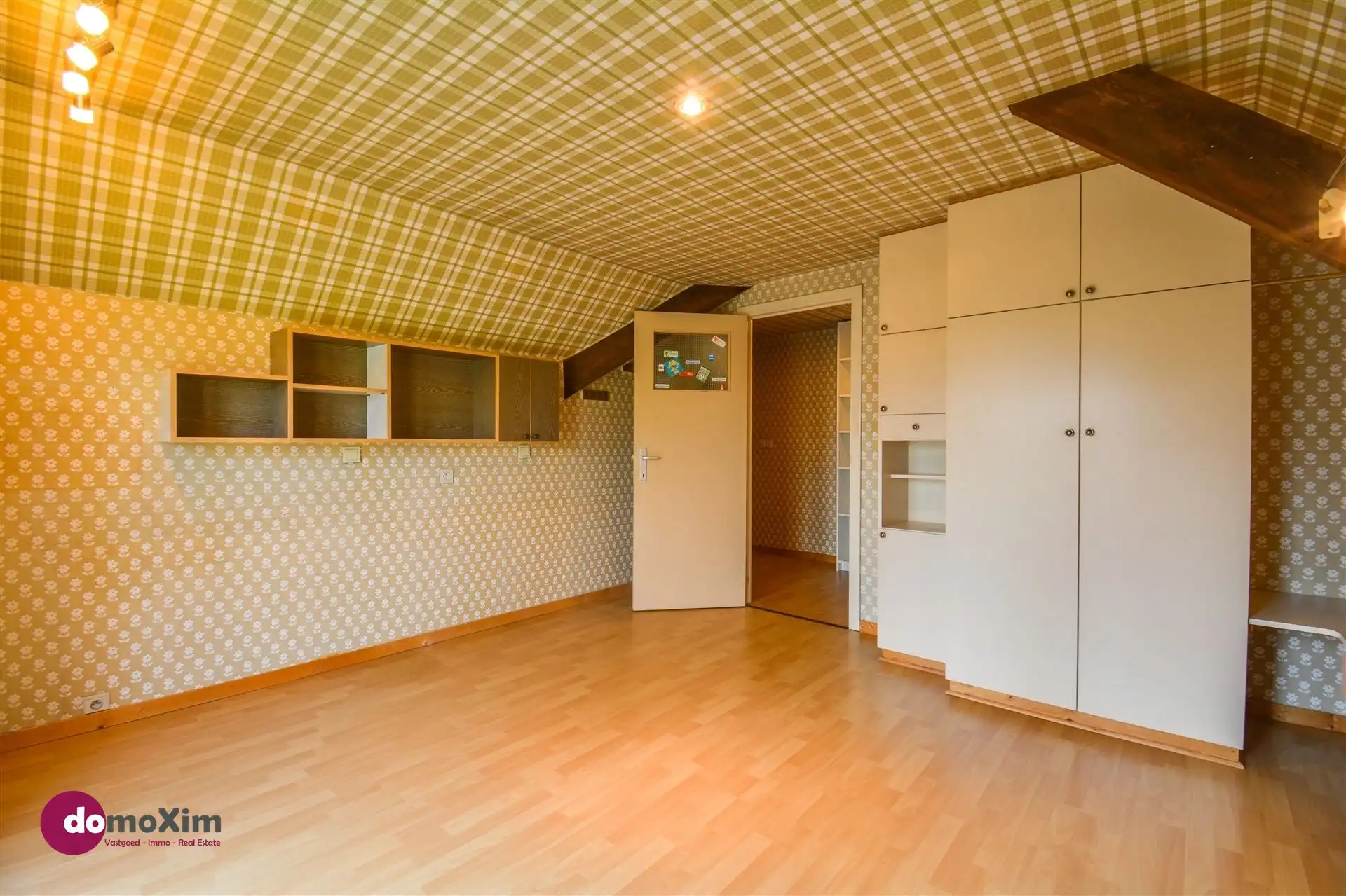 Ruime gezinswoning met mogelijkheden in een unieke, groene omgeving foto 17