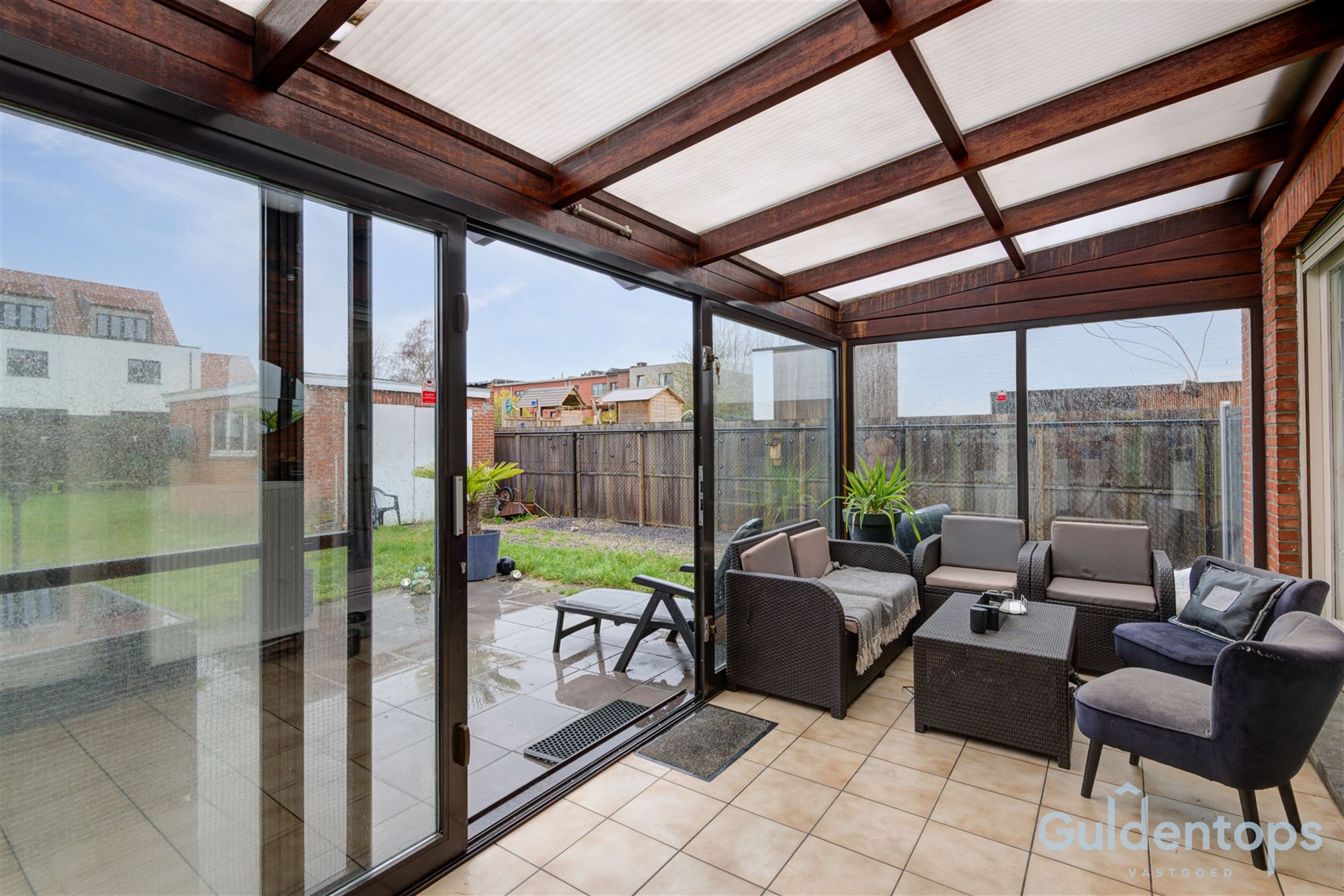 half open woning op ruim perceel foto 19