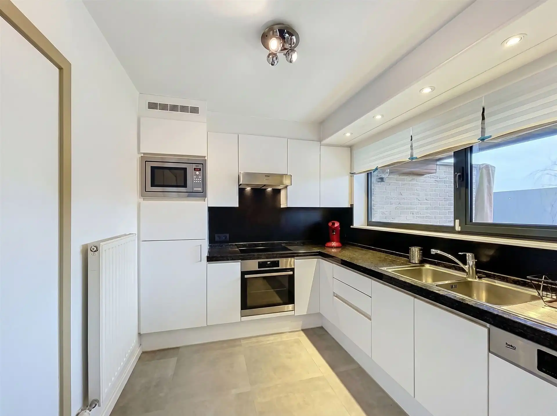 Moderne duplex met 3 slaapkmrs leuk terras en dubbele garage foto 10