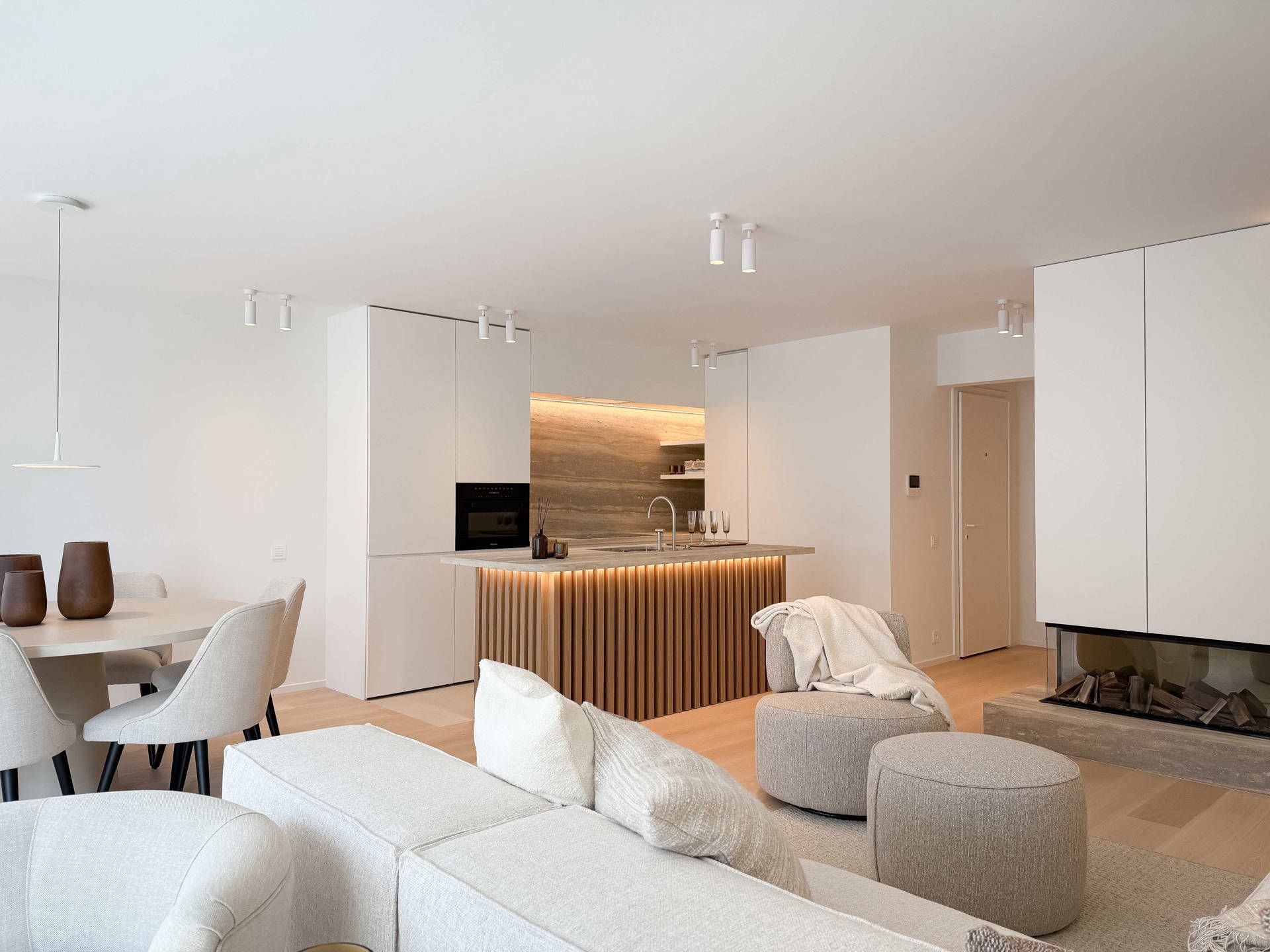 Volledig gerenoveerd appartement / Gemeubileerd / met garage foto 24