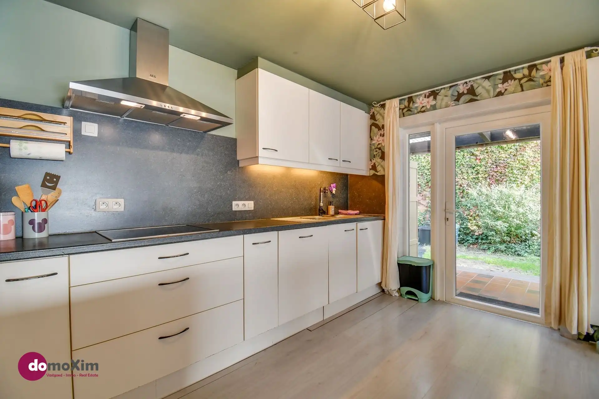 Praktische woning met mooie tuin en uitstekende bereikbaarheid foto 8