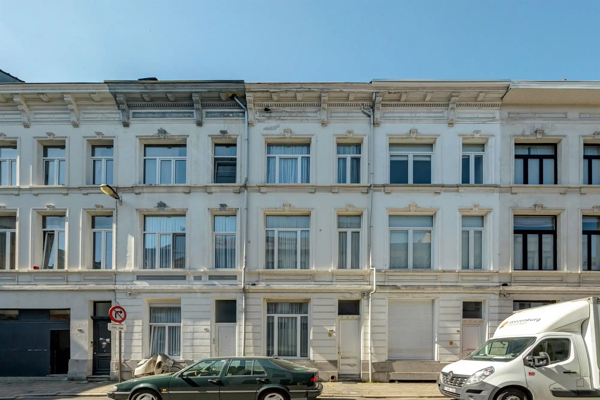 Karaktervolle burgerwoning met potentieel in geliefde buurt foto 25