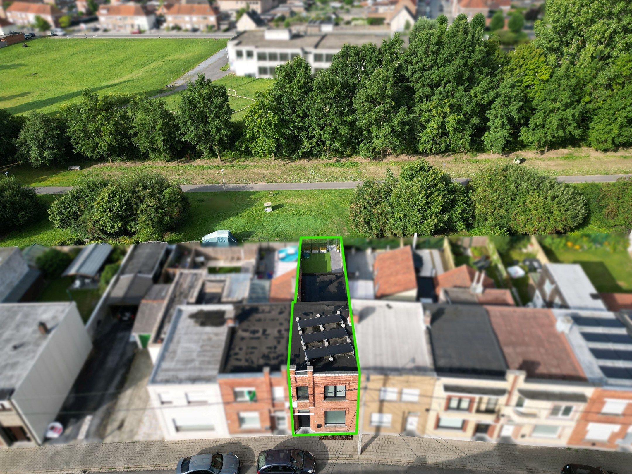 SUBLIEM GERENOVEERDE RIJWONING MET UITWEG foto {{pictureIndex}}