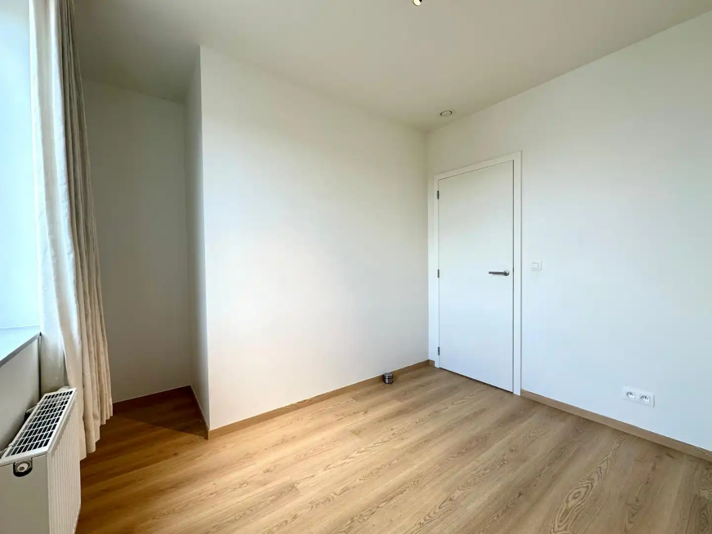 Modern appartement op gunstige ligging te Sint-Andries foto 9