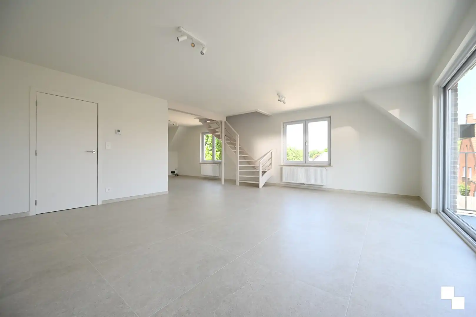 Stijlvol en energiezuinig gerenoveerd duplexappartement in kleinschalige residentie te Emelgem, Izegem foto 4