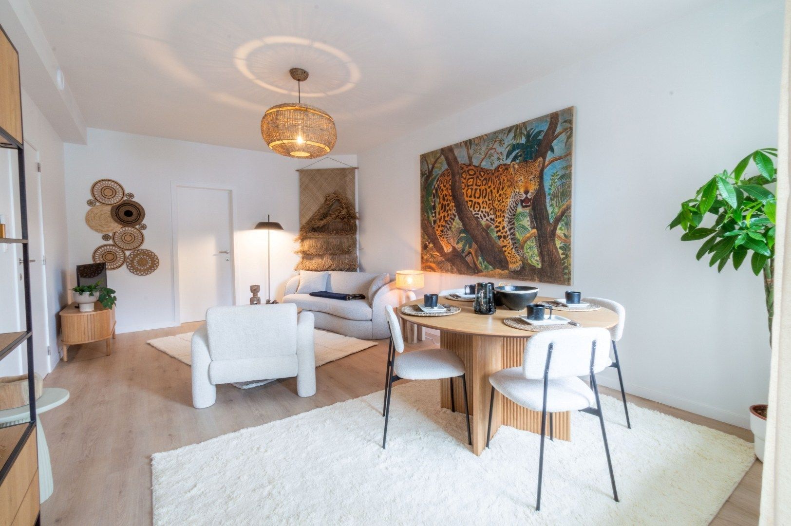 Volledig vernieuwbouwd appartement met 1 slaapkamer + bureau + tuin foto 3