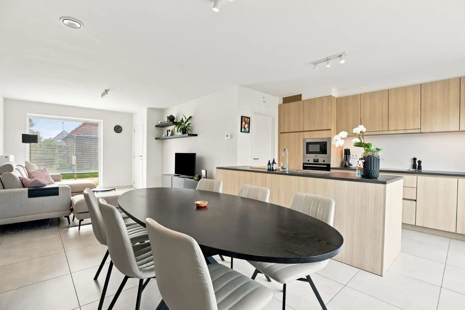 Recente woning (2023), met 3 slks, carport, tuin in een mooie buurt te Heule. foto 6