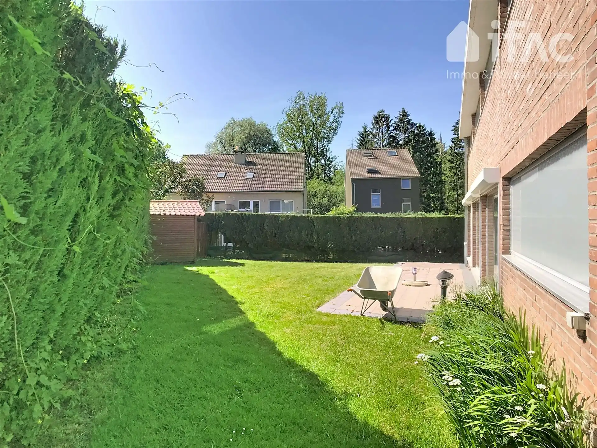 Woning met 4 slaapkamers, garage en tuin foto 8