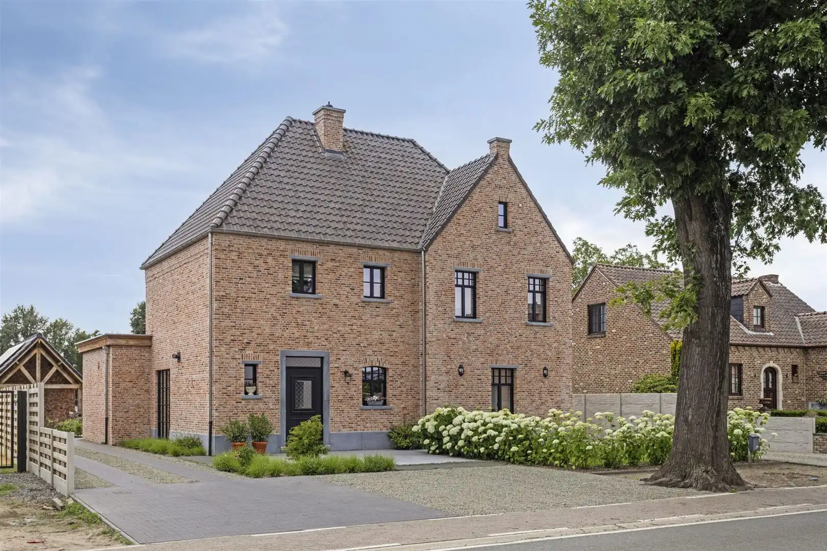 TE KOOP: Riante nieuwbouwwoning met zorgwoning te Zonhoven! foto 2