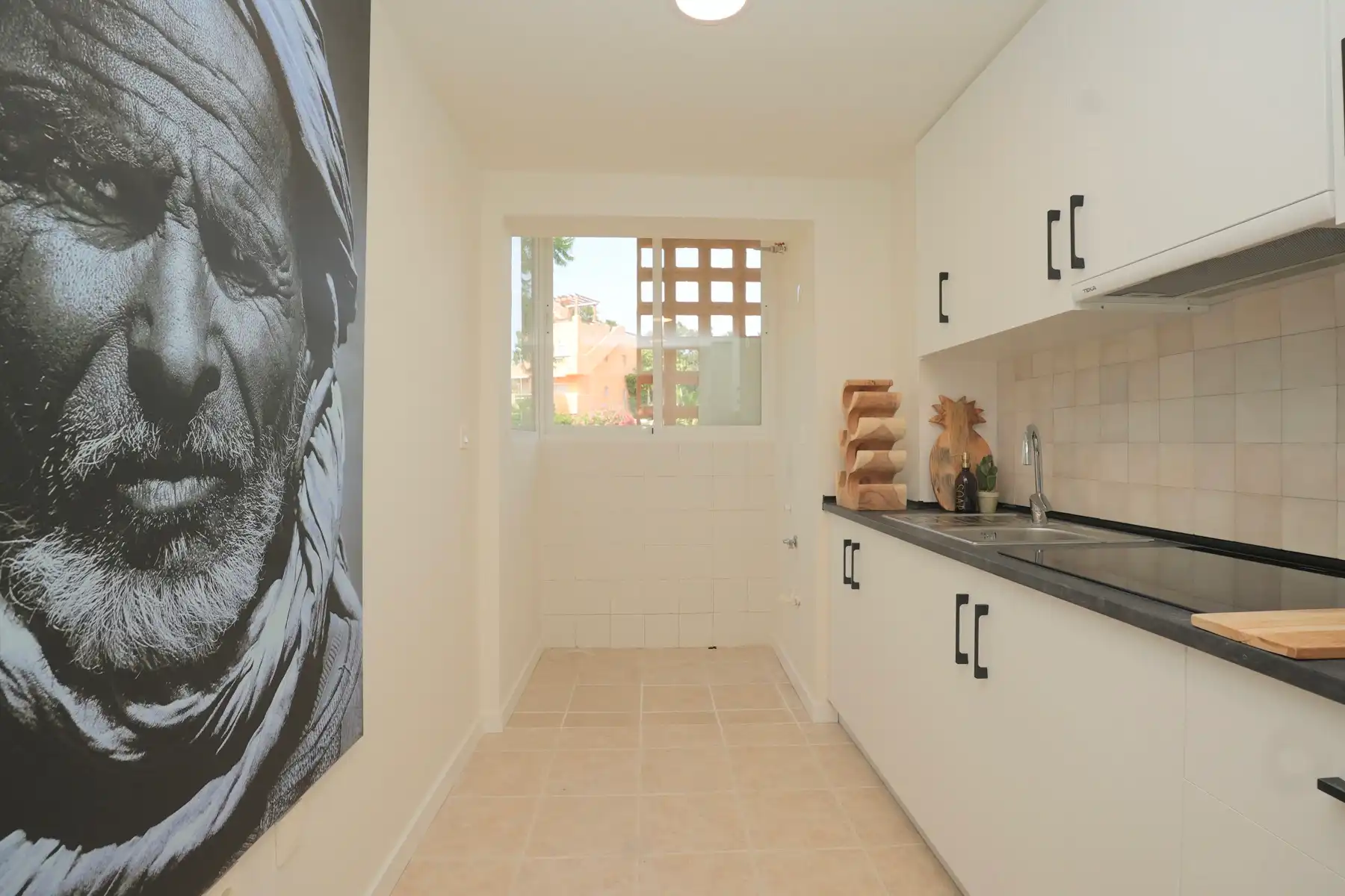 Bemeubeld appartement met parking en berging - uniek aanbod!  foto 10